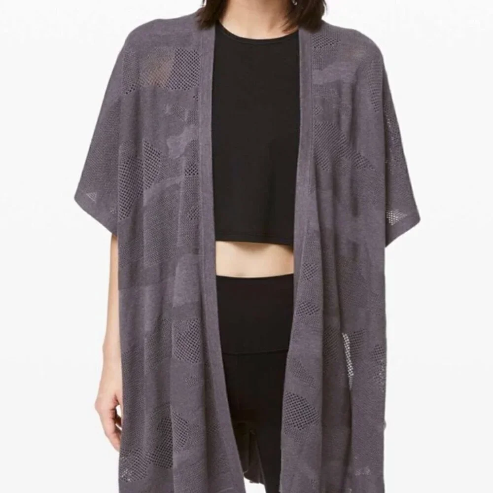 Like New Lululemon Light Wrap Heathered‎ Moonwalk One Size